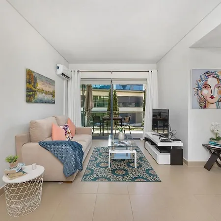 Stunning Seaside With Pool & Garden Appartement *