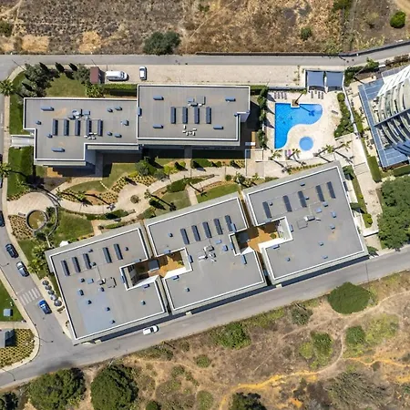 Stunning Seaside With Pool & Garden Quarteira