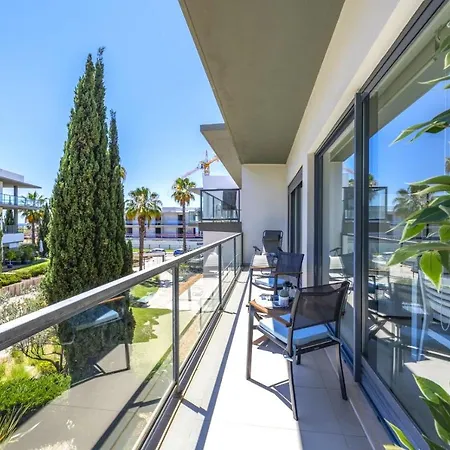 Apartamento Stunning Seaside With Pool & Garden